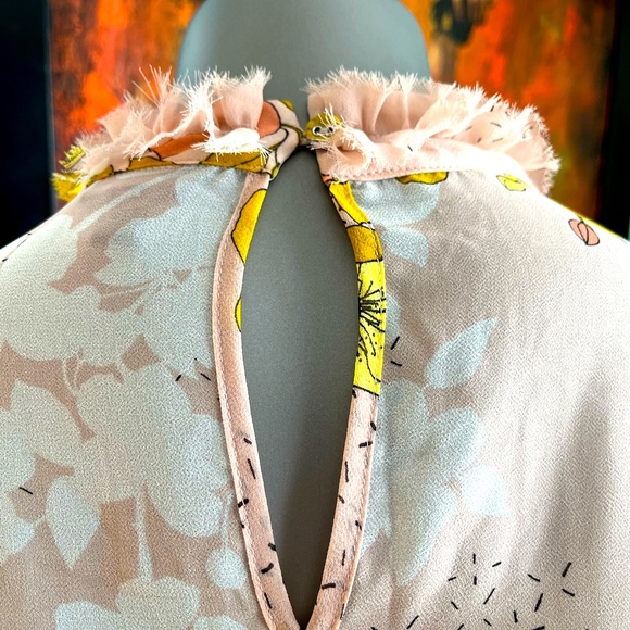 GUESS Baby pink Sheer Floral Embroidered Long Sleeve Blouse. Size M. - Picture 10 of 12